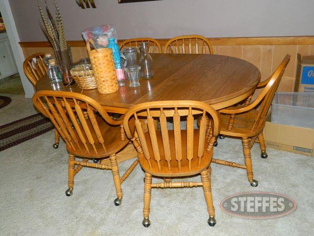 Oak Dining Table w/ (2) leaves & (6) Chairs